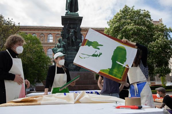 akbild @ Schillerplatz: Bureau Veritas - Laboratory (7.5.2021) https://www.akbild.ac.at/Portal/institute/bildende-kunst/ausstellungen-vermittlung/copy_of_bureau-veritas | Foto: eSeL Foto: eSeL.at - Lorenz Seidler