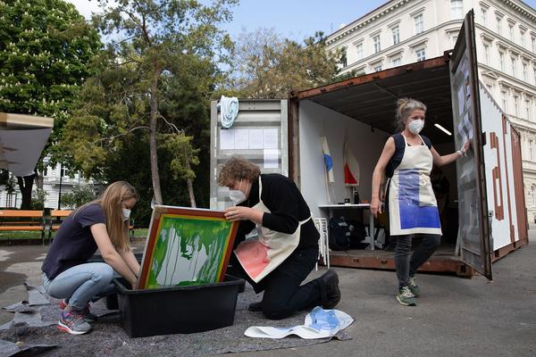 akbild @ Schillerplatz: Bureau Veritas - Laboratory (7.5.2021) https://www.akbild.ac.at/Portal/institute/bildende-kunst/ausstellungen-vermittlung/copy_of_bureau-veritas | Foto: eSeL Foto: eSeL.at - Lorenz Seidler