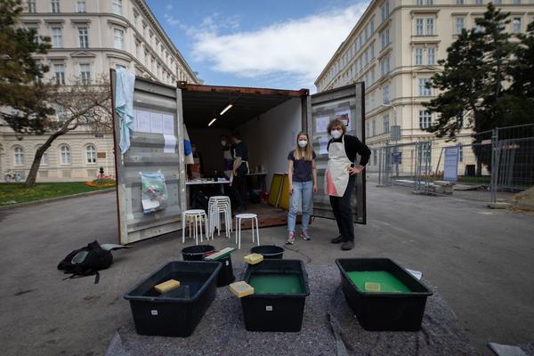 akbild @ Schillerplatz: Bureau Veritas - Laboratory (7.5.2021) https://www.akbild.ac.at/Portal/institute/bildende-kunst/ausstellungen-vermittlung/copy_of_bureau-veritas | Foto: eSeL Foto: eSeL.at - Lorenz Seidler