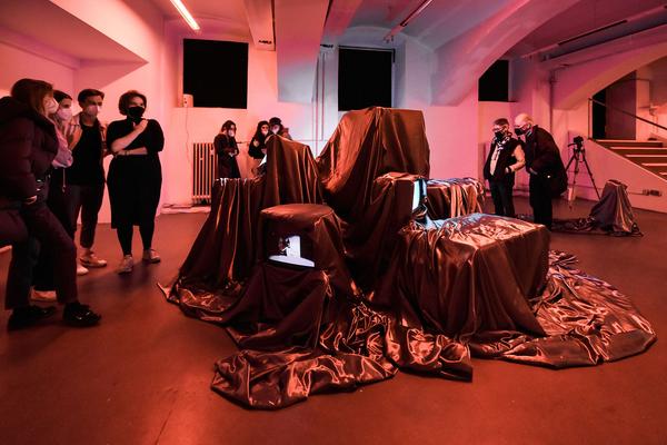 das weisse haus: Connections unplugged, Bodies rewired (10.11.2021 – 29.01.2022) Fotos: eSeL.at - Joanna Pianka