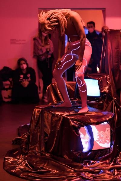 das weisse haus: Connections unplugged, Bodies rewired (10.11.2021 – 29.01.2022) Fotos: eSeL.at - Joanna Pianka