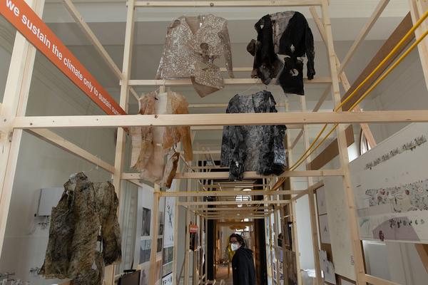 akbild Schillerplatz / IKA: Hitze Takes Command (07.05. - 28.05.2021, Hauptgebäude, Schillerplatz) https://www.akbild.ac.at/Portal/institute/kunst-und-architektur/ausstellungen-vermittlung/hitze-takes-command | Foto: eSeL Foto: eSeL.at - Lorenz Seidler