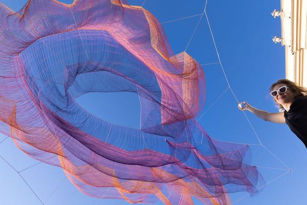 MuseumsQuartier Wien: Janet Echelman - Earth Time 1.78 (ab 7.9.2021) Foto: eSeL.at - Lorenz Seidler Foto: eSeL Lorenz Seidler
