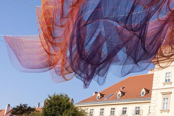 MuseumsQuartier Wien: Janet Echelman - Earth Time 1.78 (ab 7.9.2021) Foto: eSeL.at - Lorenz Seidler Foto: eSeL Lorenz Seidler