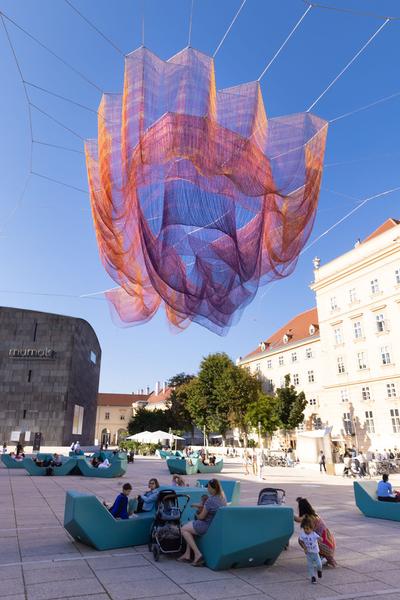 MuseumsQuartier Wien: Janet Echelman - Earth Time 1.78 (ab 7.9.2021) Foto: eSeL.at - Lorenz Seidler Foto: eSeL Lorenz Seidler