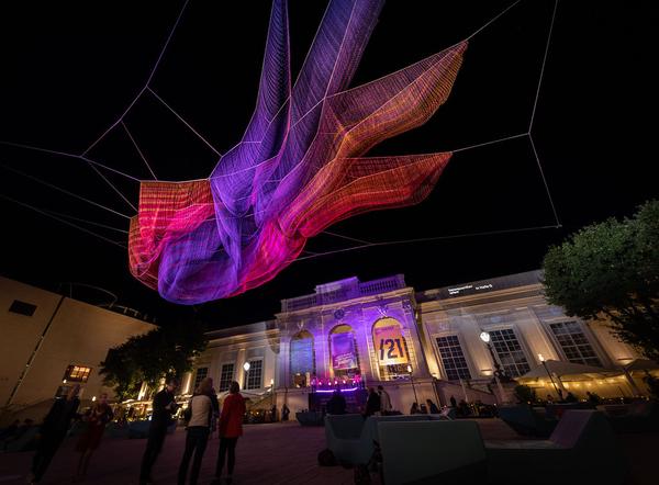 MuseumsQuartier Wien: Janet Echelman - Earth Time 1.78 (ab 7.9.2021) Foto: eSeL.at - Lorenz Seidler Foto: eSeL Lorenz Seidler