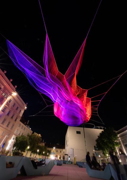 MuseumsQuartier Wien: Janet Echelman - Earth Time 1.78 (ab 7.9.2021) Foto: eSeL.at - Lorenz Seidler Foto: eSeL Lorenz Seidler