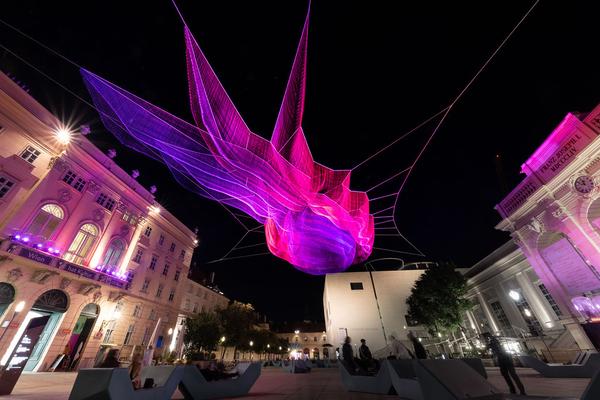MuseumsQuartier Wien: Janet Echelman - Earth Time 1.78 (ab 7.9.2021) Foto: eSeL.at - Lorenz Seidler Foto: eSeL Lorenz Seidler