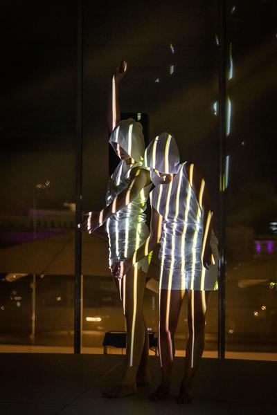 MQ Libelle: Bodymapping - Performance by Thisplay (12.9.2021) Foto: eSeL.at - Lorenz Seidler Foto: eSeL Lorenz Seidler