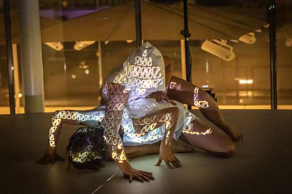 MQ Libelle: Bodymapping - Performance by Thisplay (12.9.2021) Foto: eSeL.at - Lorenz Seidler Foto: eSeL Lorenz Seidler
