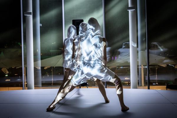 MQ Libelle: Bodymapping - Performance by Thisplay (12.9.2021) Foto: eSeL.at - Lorenz Seidler Foto: eSeL Lorenz Seidler