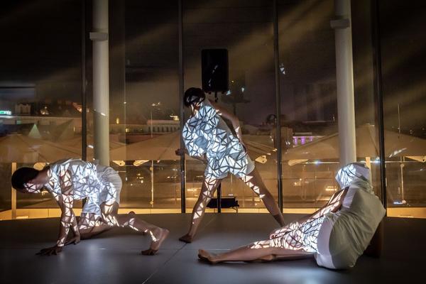MQ Libelle: Bodymapping - Performance by Thisplay (12.9.2021) Foto: eSeL.at - Lorenz Seidler Foto: eSeL Lorenz Seidler