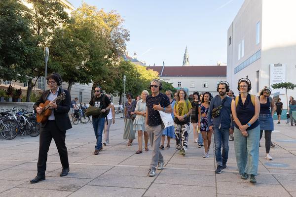 MuseumsQuartier Wien: Walking Concert - Die Strottern (10.9.2021, Libellen-Wochenende) Foto: eSeL.at - Lorenz Seidler Foto: eSeL Lorenz Seidler