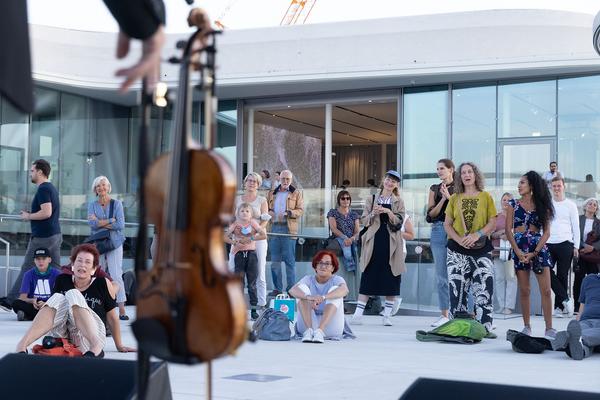 MuseumsQuartier Wien: Walking Concert - Die Strottern (10.9.2021, Libellen-Wochenende) Foto: eSeL.at - Lorenz Seidler Foto: eSeL Lorenz Seidler