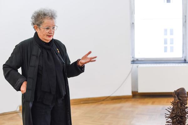 das weisse haus: Lisl Ponger - „Dancing on Thin Ice“ (19.5. - 3.7.2021) https://w.dasweissehaus.at/exhibition/einzelausstellung-dancing-on-thin-ice-von-lisl-ponger | Foto: eSeL.at - Joanna Pianka