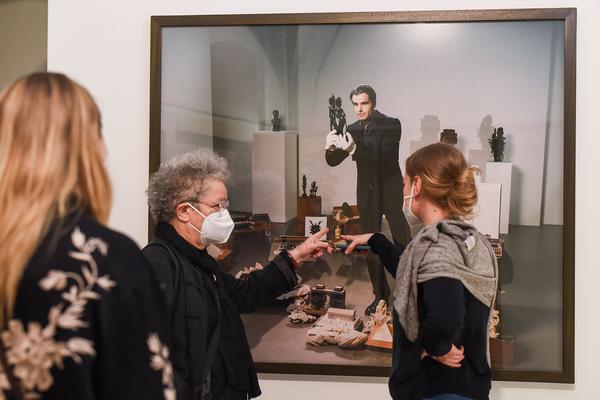 das weisse haus: Lisl Ponger - „Dancing on Thin Ice“ (19.5. - 3.7.2021) https://w.dasweissehaus.at/exhibition/einzelausstellung-dancing-on-thin-ice-von-lisl-ponger | Foto: eSeL.at - Joanna Pianka