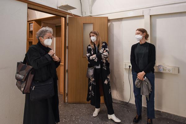 das weisse haus: Lisl Ponger - „Dancing on Thin Ice“ (19.5. - 3.7.2021) https://w.dasweissehaus.at/exhibition/einzelausstellung-dancing-on-thin-ice-von-lisl-ponger | Foto: eSeL.at - Joanna Pianka