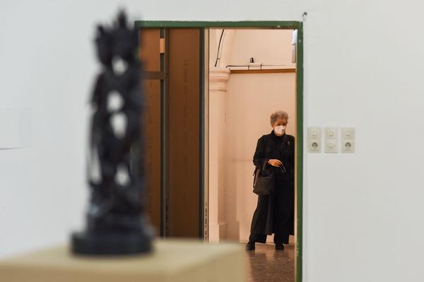 das weisse haus: Lisl Ponger - „Dancing on Thin Ice“ (19.5. - 3.7.2021) https://w.dasweissehaus.at/exhibition/einzelausstellung-dancing-on-thin-ice-von-lisl-ponger | Foto: eSeL.at - Joanna Pianka
