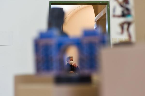 das weisse haus: Lisl Ponger - „Dancing on Thin Ice“ (19.5. - 3.7.2021) https://w.dasweissehaus.at/exhibition/einzelausstellung-dancing-on-thin-ice-von-lisl-ponger | Foto: eSeL.at - Joanna Pianka