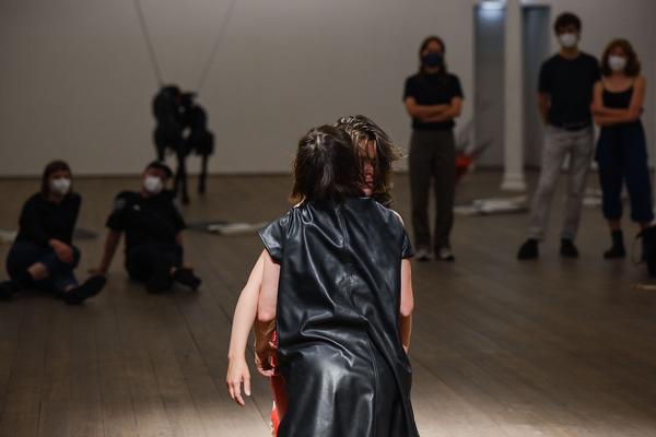 Kunsthalle Exnergasse: PASCAL - Performance Veza María Fernández & Christina Lederhaas  - im Rahmen der Ausstellung "love and other rhythms"  (30.6.2021) https://esel.at/termin/109777 | Foto: eSeL.at - Joanna Pianka