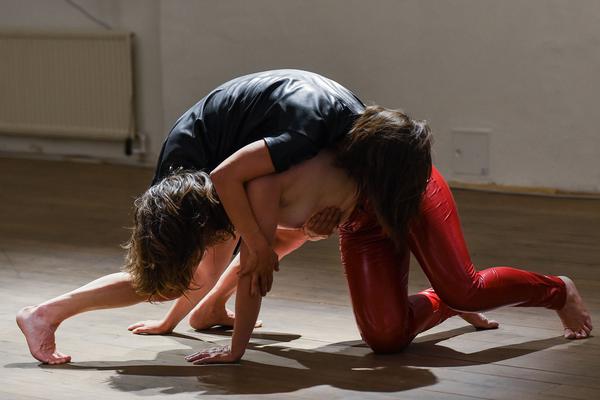Kunsthalle Exnergasse: PASCAL - Performance Veza María Fernández & Christina Lederhaas  - im Rahmen der Ausstellung "love and other rhythms"  (30.6.2021) https://esel.at/termin/109777 | Foto: eSeL.at - Joanna Pianka