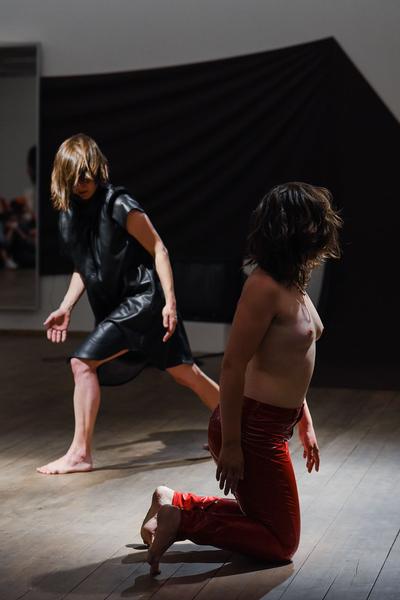 Kunsthalle Exnergasse: PASCAL - Performance Veza María Fernández & Christina Lederhaas  - im Rahmen der Ausstellung "love and other rhythms"  (30.6.2021) https://esel.at/termin/109777 | Foto: eSeL.at - Joanna Pianka