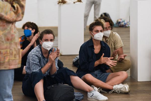 Kunsthalle Exnergasse: PASCAL - Performance Veza María Fernández & Christina Lederhaas  - im Rahmen der Ausstellung "love and other rhythms"  (30.6.2021) https://esel.at/termin/109777 | Foto: eSeL.at - Joanna Pianka