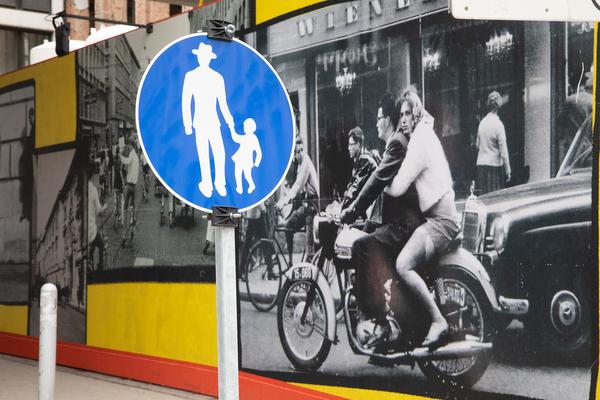 Wien Museum Karlsplatz (Baustellenzaun): Wojciech Czaja - „Almost" (vor Eröffnung, 11.2. - 28.3.2021) https://esel.at/termin/108211 | Foto: eSeL Foto: eSeL.at - Lorenz Seidler