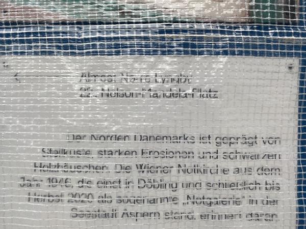Wien Museum Karlsplatz (Baustellenzaun): Wojciech Czaja - „Almost" (vor Eröffnung, 11.2. - 28.3.2021) https://esel.at/termin/108211 | Foto: eSeL