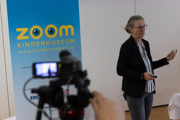 Zoom Kindermuseum: Wiener Kindervorlesung: Ulrike Ruprecht "Forschen zwischen Pinguinen und Gletschern" (3.4.2022) Foto: eSeL.at - Lorenz Seidler Foto: eSeL Lorenz Seidler