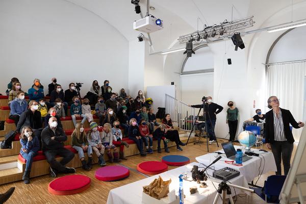 Zoom Kindermuseum: Wiener Kindervorlesung: Ulrike Ruprecht "Forschen zwischen Pinguinen und Gletschern" (3.4.2022) Foto: eSeL.at - Lorenz Seidler Foto: eSeL Lorenz Seidler