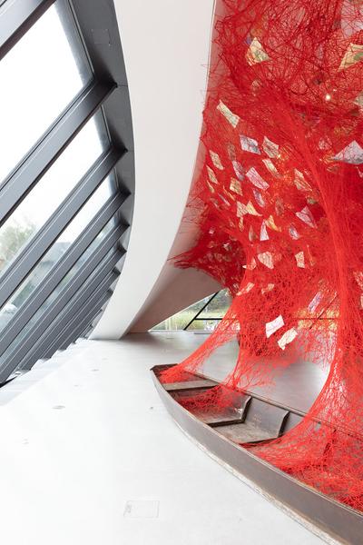 Landesgalerie Niederösterreich: Chiharu Shiota "Across the River" (11.6.2022 - 15.1.2023) Foto: eSeL.at - Lorenz Seidler Foto: eSeL Lorenz Seidler