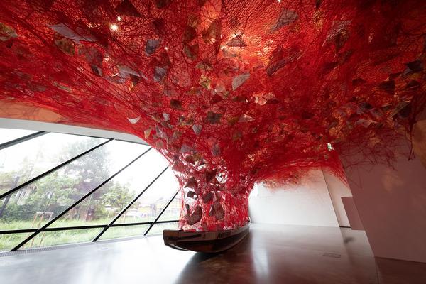 Landesgalerie Niederösterreich: Chiharu Shiota "Across the River" (11.6.2022 - 15.1.2023) Foto: eSeL.at - Lorenz Seidler Foto: eSeL Lorenz Seidler