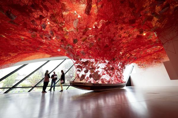 Landesgalerie Niederösterreich: Chiharu Shiota "Across the River" (11.6.2022 - 15.1.2023) Foto: eSeL.at - Lorenz Seidler Foto: eSeL Lorenz Seidler