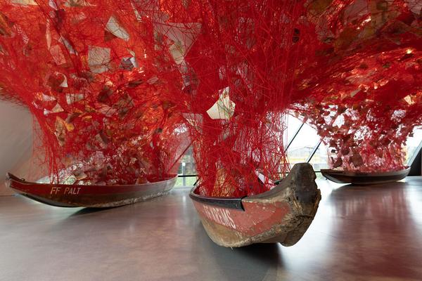 Landesgalerie Niederösterreich: Chiharu Shiota "Across the River" (11.6.2022 - 15.1.2023) Foto: eSeL.at - Lorenz Seidler Foto: eSeL Lorenz Seidler