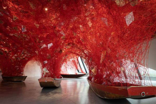 Landesgalerie Niederösterreich: Chiharu Shiota "Across the River" (11.6.2022 - 15.1.2023) Foto: eSeL.at - Lorenz Seidler Foto: eSeL Lorenz Seidler