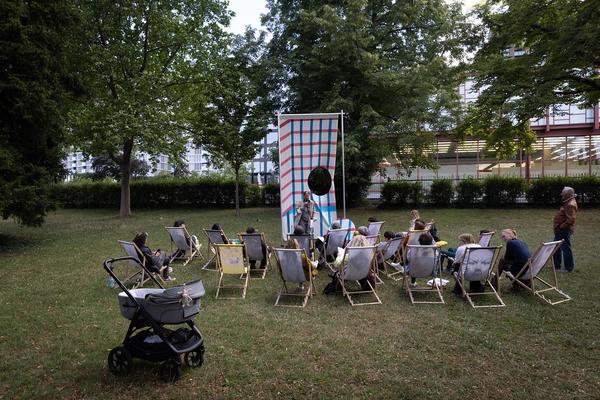 Belvedere21: Community Outreach: Marlene Hausegger - Platz an der Sonne (8.7.2022) Foto: eSeL.at - Lorenz Seidler Foto: eSeL Lorenz Seidler