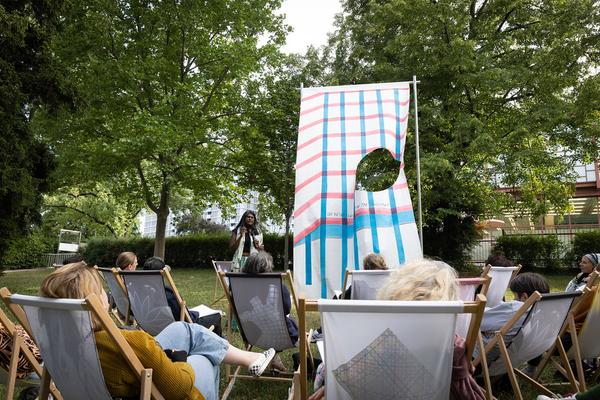 Belvedere21: Community Outreach: Marlene Hausegger - Platz an der Sonne (8.7.2022) Foto: eSeL.at - Lorenz Seidler Foto: eSeL Lorenz Seidler