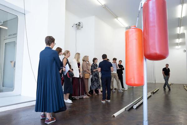 Galerie Hubert Winter: "Water being washed away" curated by Alessandro Rabottini (9.9. - 18.10.2022) Foto: eSeL.at - Lorenz Seidler Foto: eSeL Lorenz Seidler