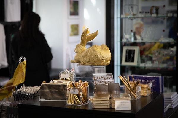 eSeL BEZIRKSKUNST: Museumshop (Albertina, 2019) Foto: eSeL Foto: eSeL.at - Lorenz Seidler