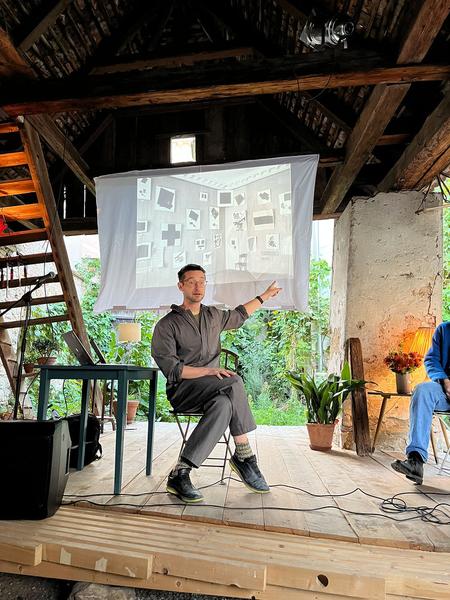 eSeL: Kunstloch im Ortskern (Haus Lebt, Hartberg, 23.9.2022) Foto: Heidrun Primas