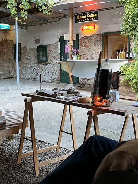 eSeL: Kunstloch im Ortskern (Haus Lebt, Hartberg, 23.9.2022) Foto: Heidrun Primas