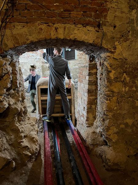 eSeL: Kunstloch im Ortskern (Haus Lebt, Hartberg, 23.9.2022) Foto: Heidrun Primas