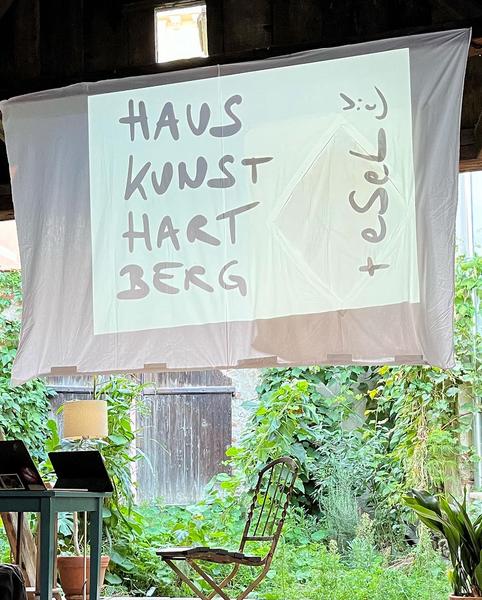 eSeL: Kunstloch im Ortskern (Haus Lebt, Hartberg, 23.9.2022) Foto: Heidrun Primas