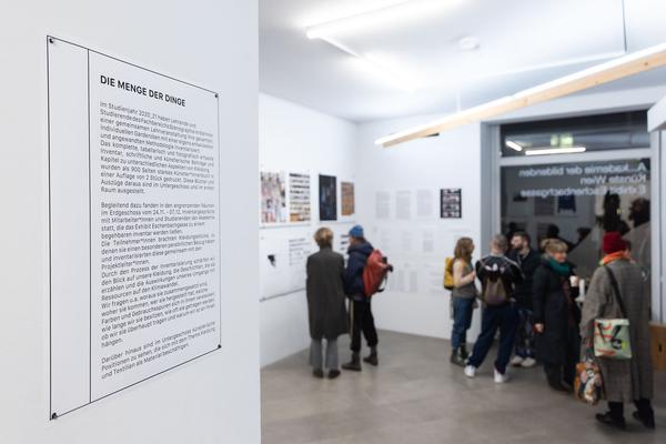 Exhibit Eschenbachgasse: Die Menge der Dinge (Finissage, 24.11. - 7.12.2022)  Foto: eSeL.at - Lorenz Seidler Foto: eSeL Lorenz Seidler