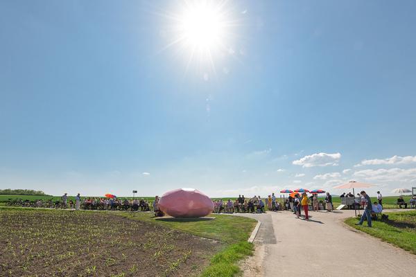 Kunst im öffentlichen Raum Niederösterreich / Stronsdorf: Franz West - Warum ist etwas und nicht nichts (Neueröffnung, 15.5.2022) Foto: eSeL.at - Joanna Pianka Foto: Joanna Pianka