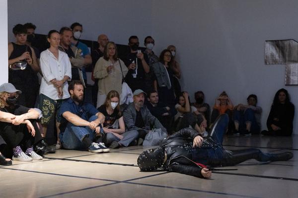 Kunstraum Niederösterreich: H13 2022 - "Metal Heads" von Elisabeth Kihlström und Alexander Martinz (1.9.2022) Foto: eSeL.at - Lorenz Seidler Foto: eSeL Lorenz Seidler