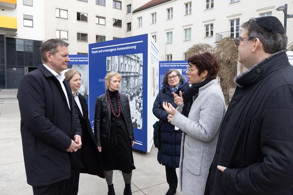 hdgö on tour: Das Wiener Modell der Radikalisierung. Österreich und die Shoah (Floridsdorf/Pius-Porsch-Platz, 7.4. - 7.7.2022) Foto: eSeL.at - Lorenz Seidler Foto: eSeL Lorenz Seidler