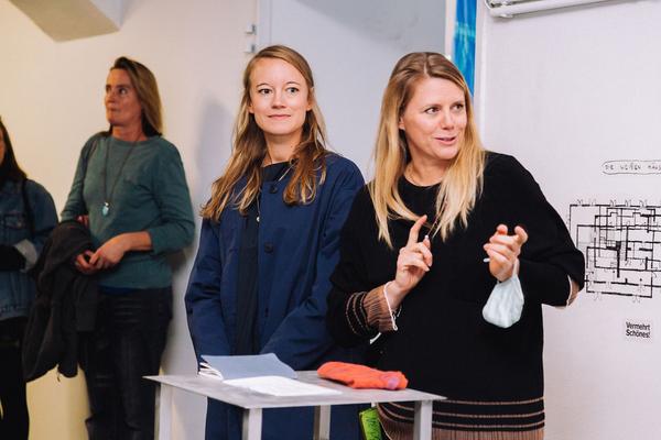 Das weisse Haus: „BOYNCIANA“ Johanna Bruckner & „The Backyard On the Seventh Floor“ Corinna Helenelund (22.09. - 13.11.2022) Foto: eSeL.at - Anastasiia Yakovenko Foto: esel@esel.at