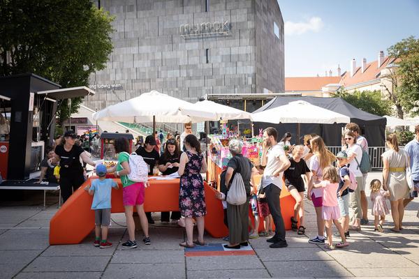 MuseumsQuartier Wien: MQ Sommerfest (12.6.2022) Foto: eSeL.at - Lorenz Seidler Foto: eSeL Lorenz Seidler